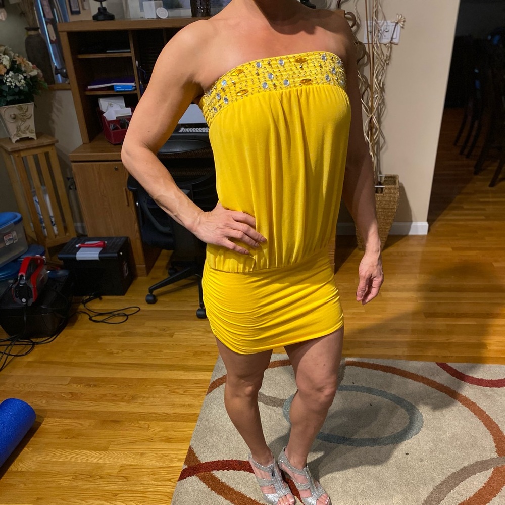 Gorgeous yellow strapless dress or long top